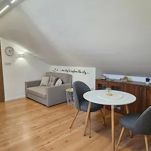 Lovely Attic Apartman-melani Apartament