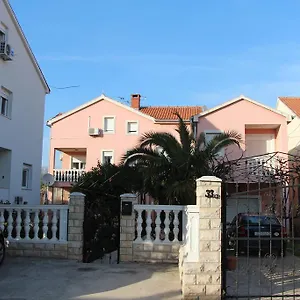 Petani Apartament